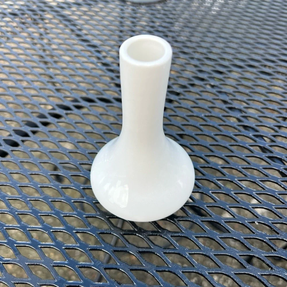 Porcelain holder